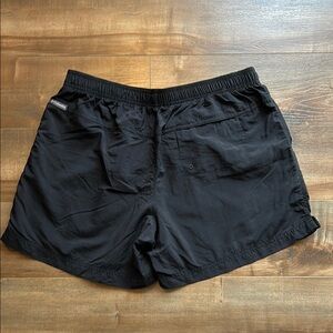 Columbia Black shorts women’s M